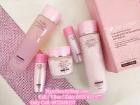 Bộ Sản Phẩm Dưỡng Da Chiết Xuất Từ Hoa Hồng 3W Clinic Flower Effect Extra Moisturizing Skin Care Set